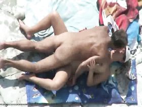 Тёлочка оседлала зрелого мужика