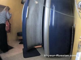 Фото модель не знала, что за ней подглядывают даже в солярии