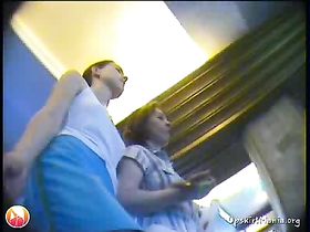 Подглядывание за трусиками женщины