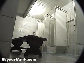 Телочка очень устала и приходит в душ снять напряжение