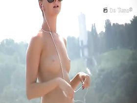 Стройные девушки радуют глаз голыми