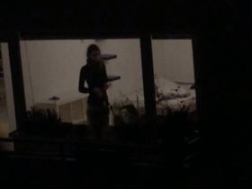 Парень снимает на камеру девушку через окно которая просто переодевается