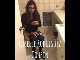 Молодая девушка с классной фигурой попалась на камеру брата