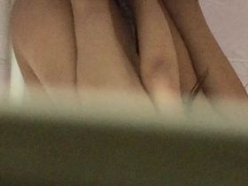 Мужик снимает через дырку на камеру как его голая сестра моется в душе