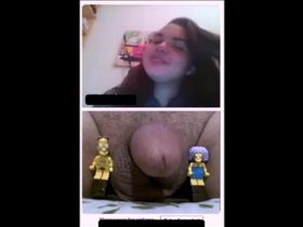 Парень показывает свой маленький член на камеру в чате