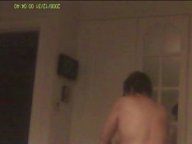 Студент подглядывал за своей голой преподавательницей через окно и снимал ее на камеру