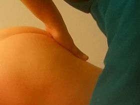 Съёмка скрытой камерой в кабинете массажистки с мастурбацией девке пальцами