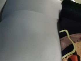 Мужик преследует в метро секретаршу шефа и снимает на видео её круглую жопу