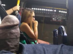 Негр расстегнул в автобусе ширинку и показал милой девушке свой хуй