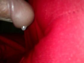 Мужик потёрся залупой о жопку спящей сестры жены и подрочил на неё